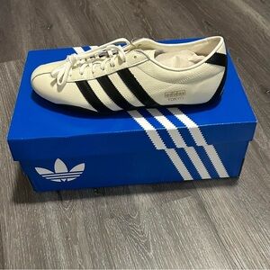 Adidas Tokyo Off White Core Black Gold Metallic Womens JQ0597 NEW Multi Sz 11 W